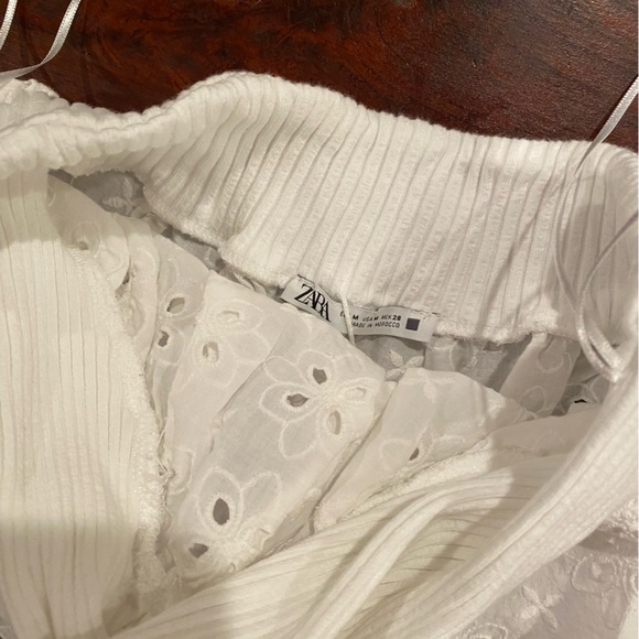 Embroidered Eyelet Ruffle Top - Picture 4 of 5